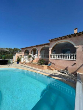 Magnifique villa avec piscine -au calme absolu.